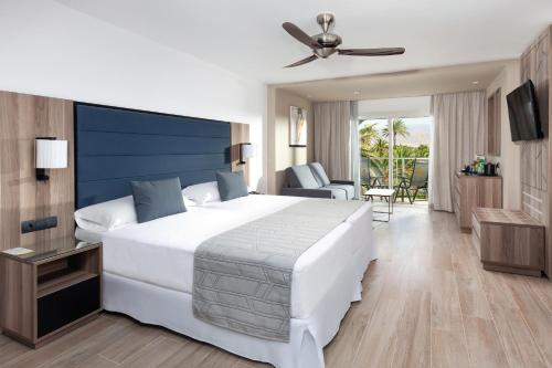 Hotel Riu Palace Oasis photo 2