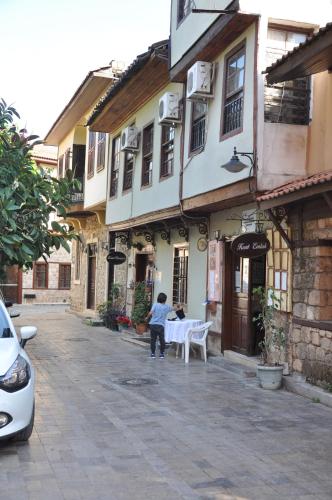 The building in which a vendégházakat is located