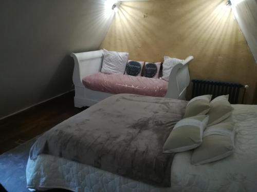 Postel nebo postele na pokoji v ubytování Gîte Les Combes Montignac Lascaux