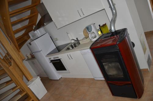 a small kitchen with a red refrigerator in a room at Kellerstöckl Prantner & Haus Wohlauf in Rechnitz