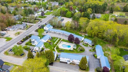 Bazén v ubytování Ne'r Beach Motel nebo v jeho okolí