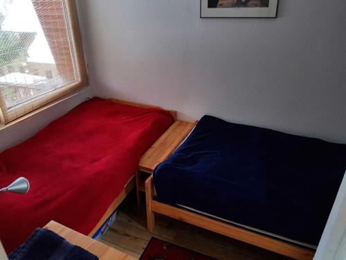 a small room with two beds and a window at Ferienhaus _Am Hexenstieg_ in Rübeland