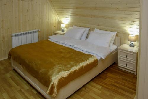 Tempat tidur dalam kamar di Park Hotel Kutaisi