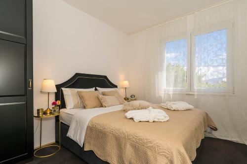 Кровать или кровати в номере Apartments Vinko