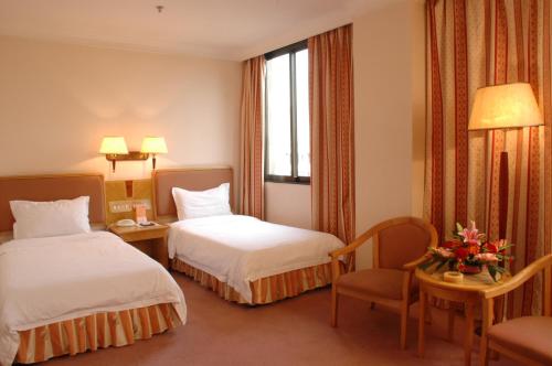 Легло или легла в стая в New Asia Hotel