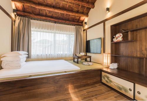 a bedroom with a large bed and a window at Hangzhou Van Wind Inn in Hangzhou