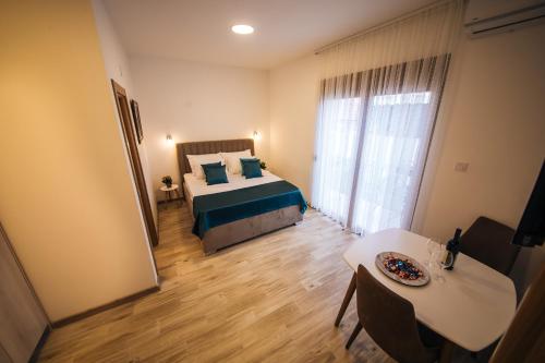 Ένα ή περισσότερα κρεβάτια σε δωμάτιο στο Apartments Vojislav