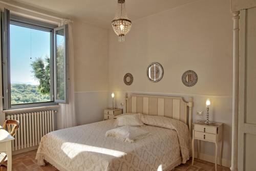 מיטה או מיטות בחדר ב-Giardino dei Sugheri