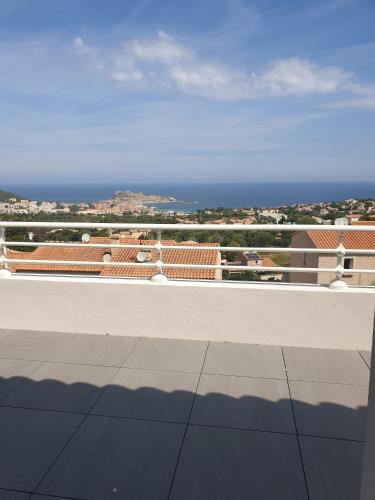 - une vue sur l'océan depuis le toit d'un bâtiment dans l'établissement Corsica Résidence Galitello, à Monticello