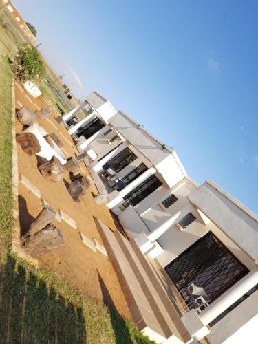 una vista aérea de una casa con patio en CHEETAH MANOR #2, en Bloemfontein