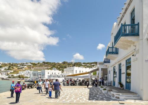 White Memories, seafront luxury apartment Mykonos