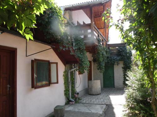 Budova, kde se prázdninový areál nachází