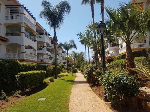 Marbella Puerto Banus Apartamento 2 rooms, 4 people personas ground floor with garden, recommended for families pets not allowed no perros ni gatos