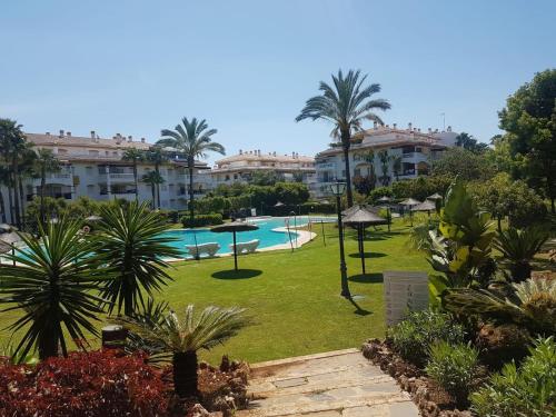 Marbella Puerto Banus Apartamento 2 rooms, 4 people personas ground floor with garden, recommended for families pets not allowed no perros ni gatos
