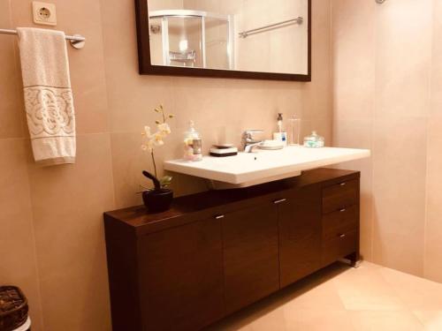 Ein Badezimmer in der Unterkunft Apartamento Ruy Belo - Foz