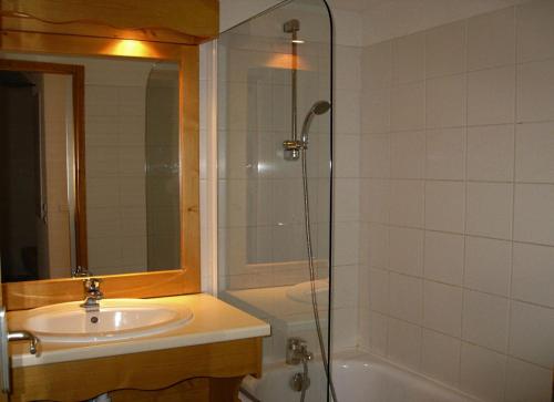 Et badeværelse på Le Skisud T3 sur les pistes - Puy St Vincent 1800 Massif de Ecrins