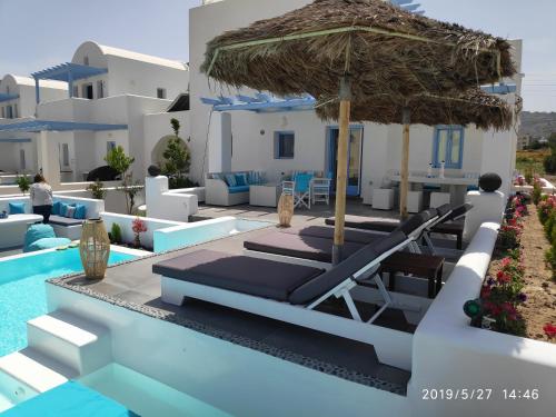 Bazén v ubytování Santoxenia luxury villa nebo v jeho okolí