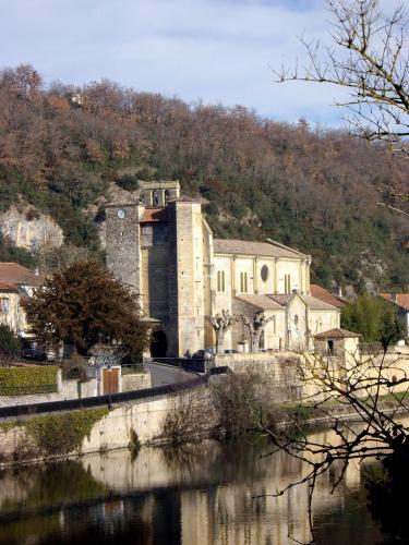 an old building on a hill next to a river at le 25bis in Saint-Martory