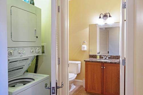 Bilik mandi di Castle Hill Condo