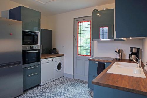 a kitchen with a sink and a dishwasher at Le Clos Renaissance in Amboise