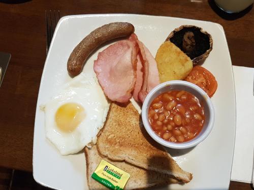 Makanan di atau berdekatan hotel