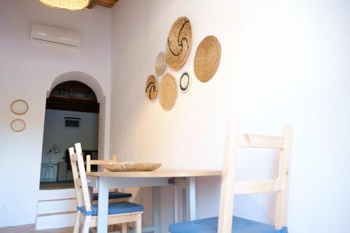 a dining room with a table and chairs at Casas de Mértola in Mértola