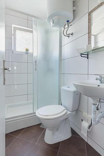 Ένα μπάνιο στο Rooms Hvar