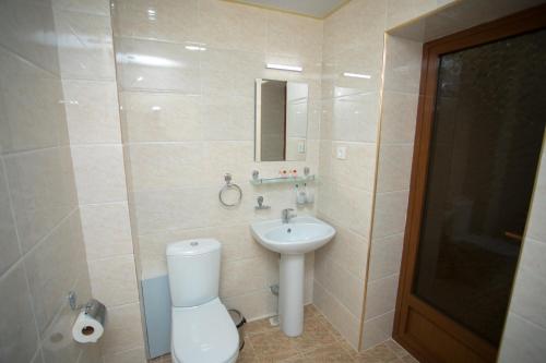 Een badkamer bij Niso