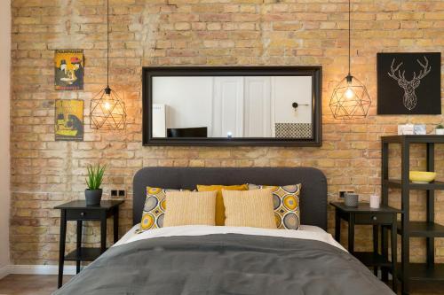 A bed or beds in a room at Royal Ferenciek Apartment