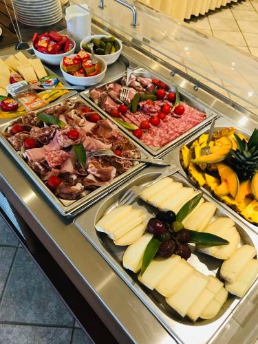 Makanan di atau berdekatan hotel