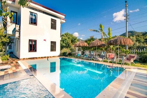 Bazén v ubytování Masal Tatil Evi nebo v jeho okolí