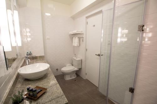 Phòng tắm tại Tierra Viva Piura Hotel