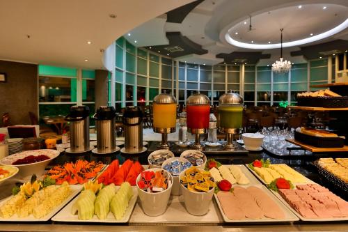 Comida en o cerca de este hotel