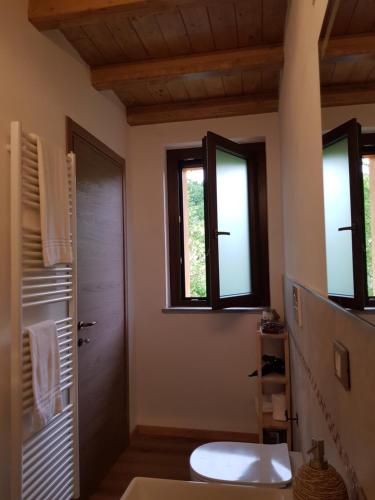 Koupelna v ubytování Cascina Ghitin Relais