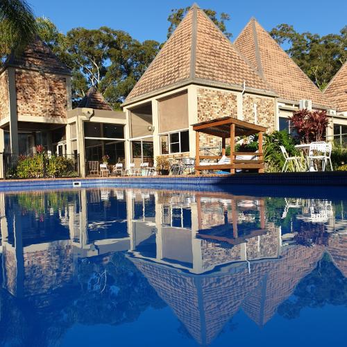 Bazén v ubytování Sanctuary Resort Motor Inn nebo v jeho okolí