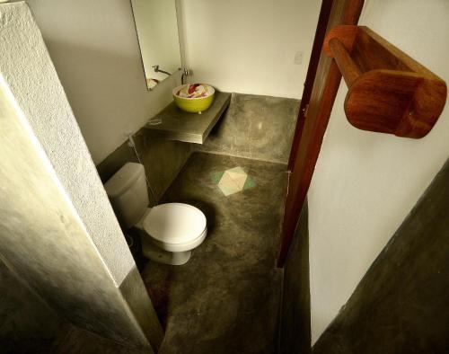 a small bathroom with a toilet and a sink at Boa Village- Bungalow com Piscina Natural- Praia de Algodões in Marau