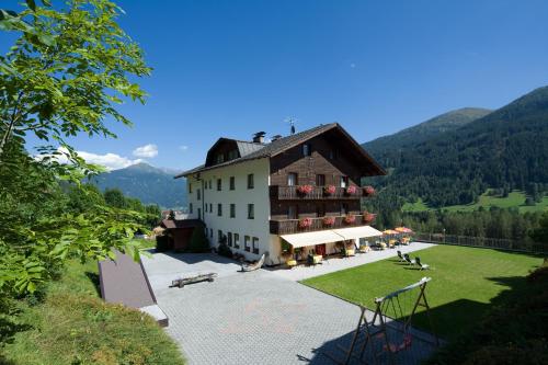 Peisaj natural din apropierea acestui hotel