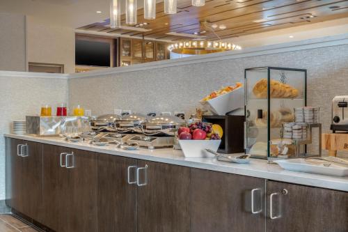 Jídlo v hotelu nebo okolí