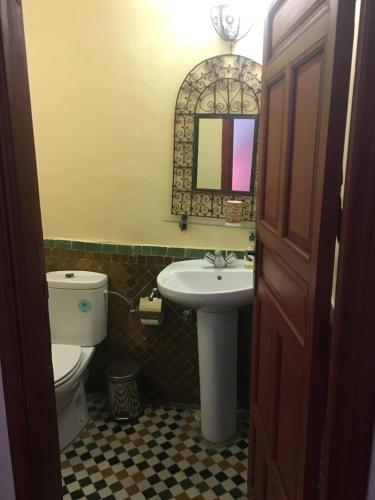 Riad Dar Iman的一间浴室