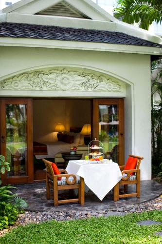Κήπος έξω από το Anantara Siam Bangkok Hotel