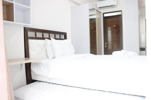Łóżko lub łóżka w pokoju w obiekcie Compact Studio Room at Gateway Pasteur Apartment near Exit Toll By Travelio