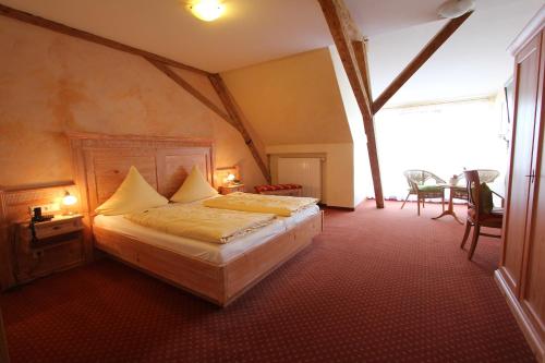 a bedroom with a bed in a room with a window at Weinhotel / Gasthaus zur Sonne in Ihringen