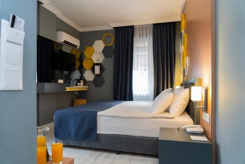 Кровать или кровати в номере Letstay Hotel - Adults Only