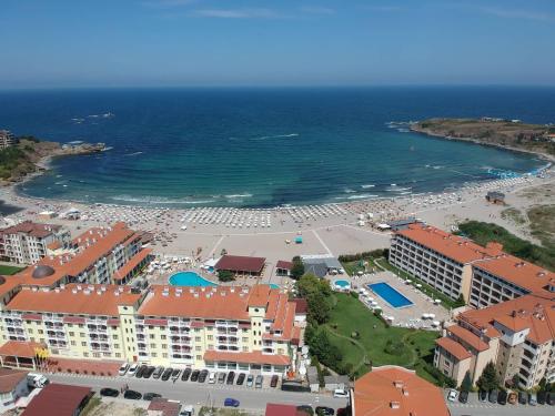 Gallery image of ПЪРВА ЛИНИЯ хотел с адрес к-с РЕДЖИНА МАРЕ Царево in Tsarevo