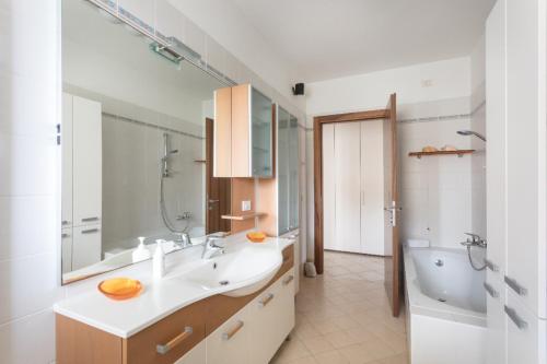 Ванная комната в Sunrise Apartment Venice
