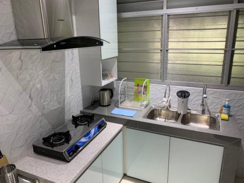 Η κουζίνα ή μικρή κουζίνα στο Traditional Villa with Modern Design 3R2B