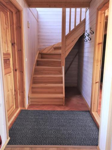 a staircase in a house with wooden steps at Kiviranna puhkemajad in Suure-Rakke