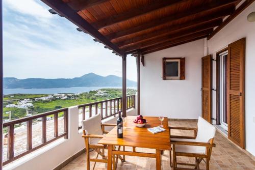 Gallery image of Uncle John's House with View in Tripití