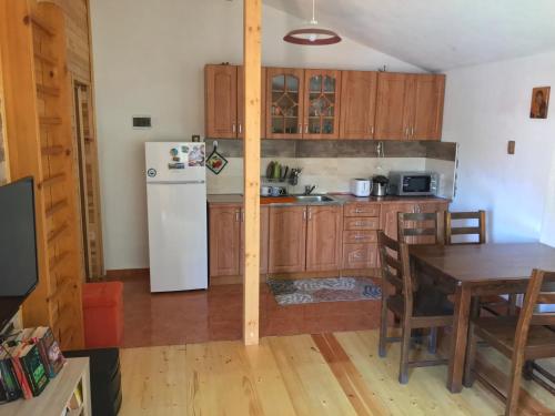 Dapur atau dapur kecil di Guest House „ Mountain Rest“