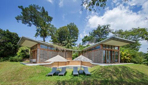 a house in the middle of a field at Tri by Amaya in Ahangama